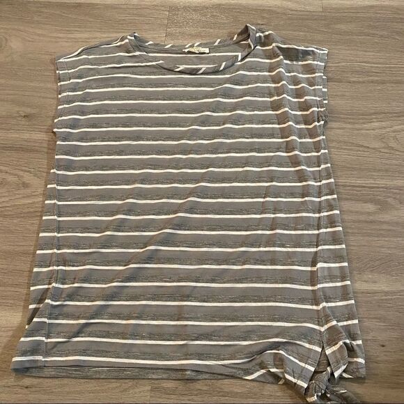 June & Delancy grey silver white tripped tied bottom sleeveless blouse medium - Picture 1 of 5